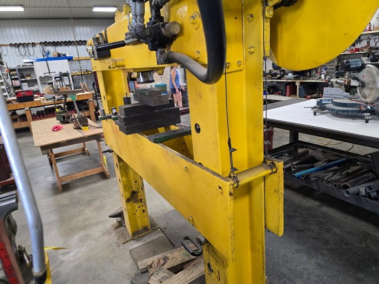 #9626-•-30-ton-shop-press-image-5