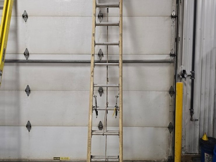 #9742-•-louisville-20'-extension-ladder-image-2