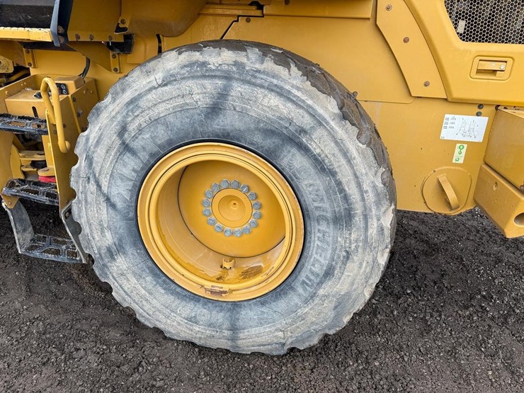 2017-caterpillar-930m-image-18