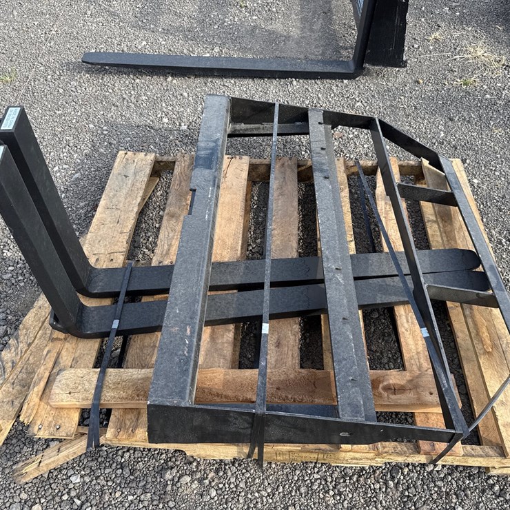 #1091 • 42" SKID STEER PALLET FORKS