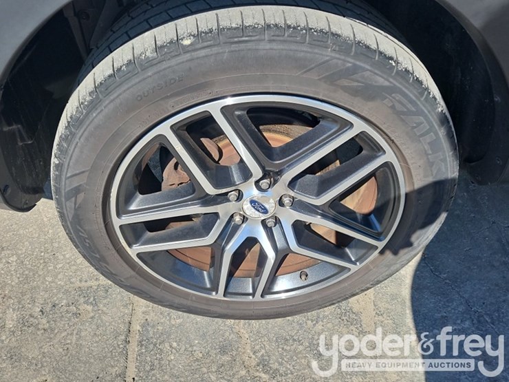 2019-ford-explorer-image-10