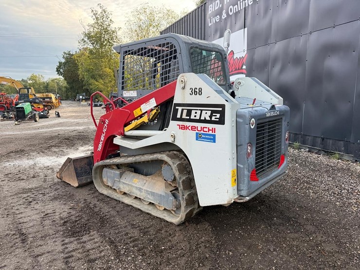 2023-takeuchi-tl8-image-2