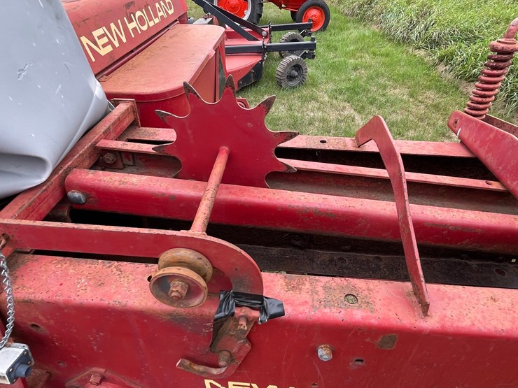 new-holland-hayliner-273-image-22