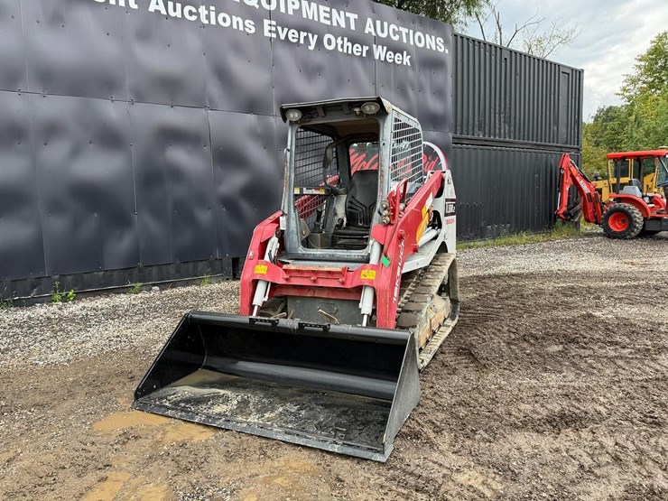 2021-takeuchi-tl8-image-8