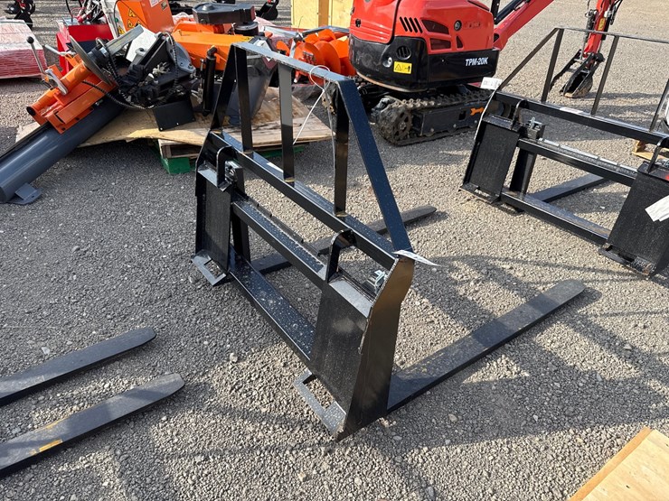 #1089-•-48"-skid-steer-pallet-forks-image-2