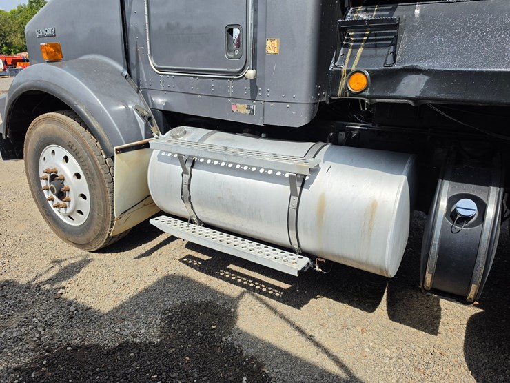 2013-kenworth-t800-image-10