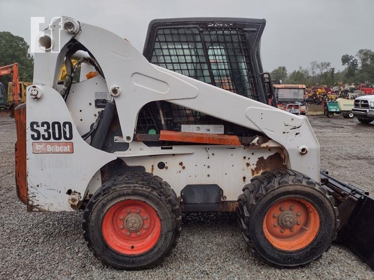 2009-bobcat-s300-image-22