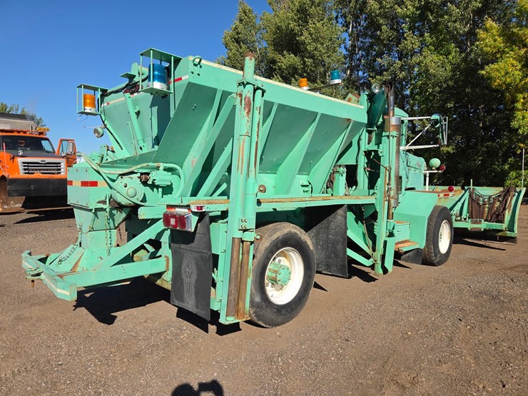 #3410-•-1974-oshkosh-p2025-1e1-plow-truck-image-5