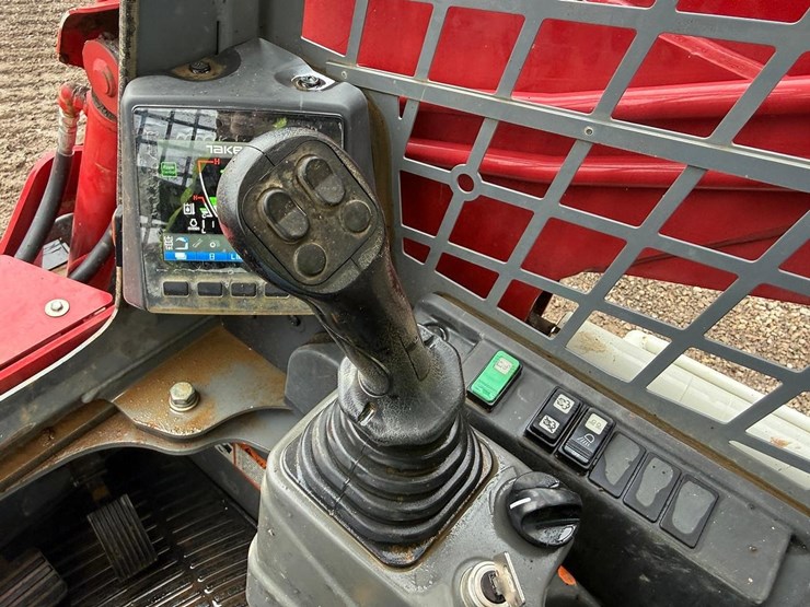 2023-takeuchi-tl8-image-23
