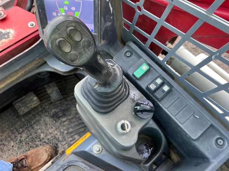 2020-takeuchi-tl8-image-18