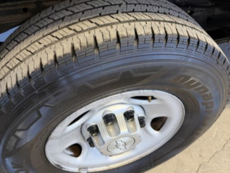 2018-chevrolet-express-2500-image-9