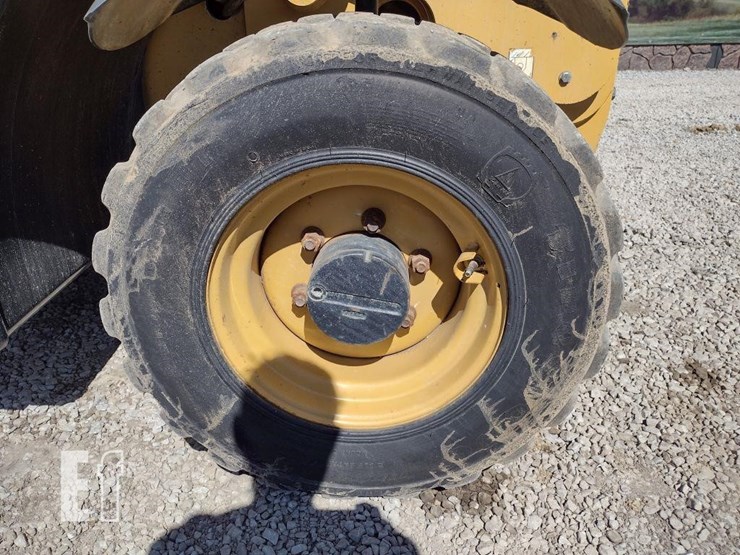 2011-caterpillar-th255-image-15