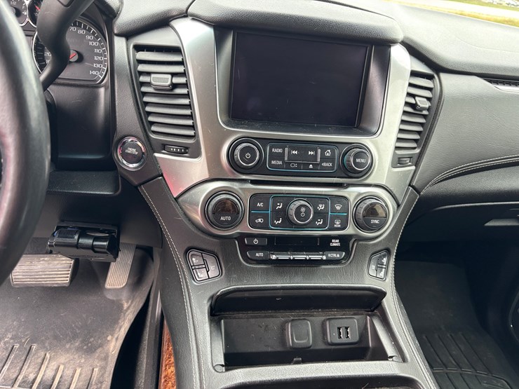 2015-chevrolet-tahoe-ltz-image-33
