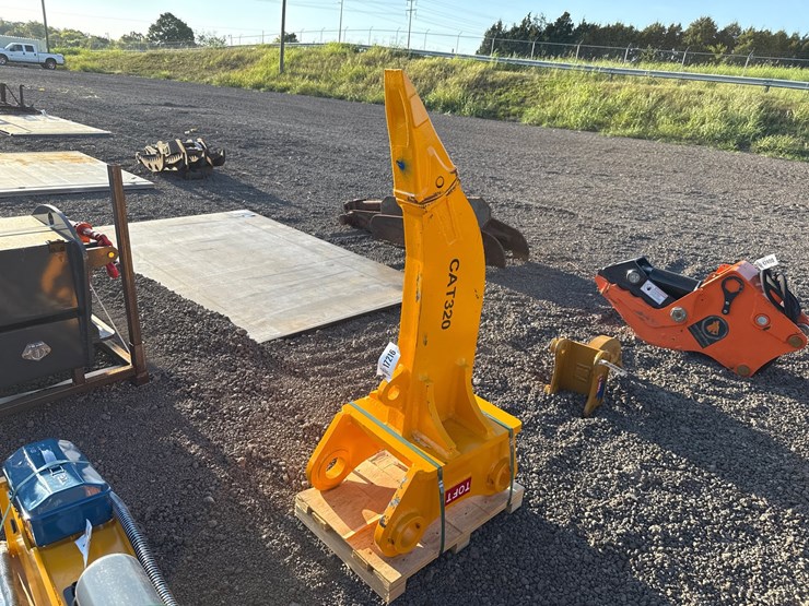 caterpillar-320-image-1