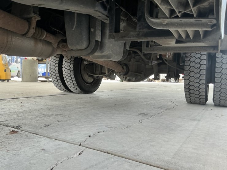 2015-ford-f550-image-26