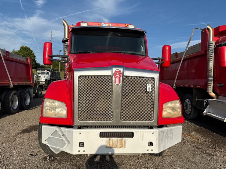 2017-kenworth-t880-image-2