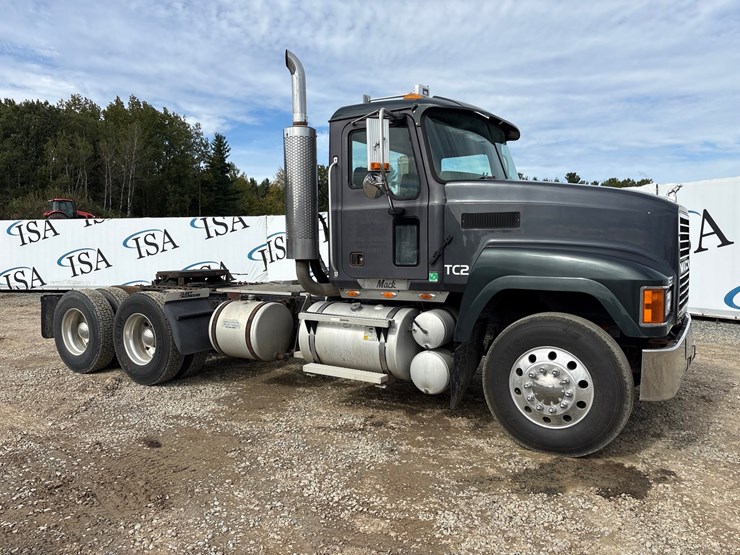 2004-mack-ch613-image-7