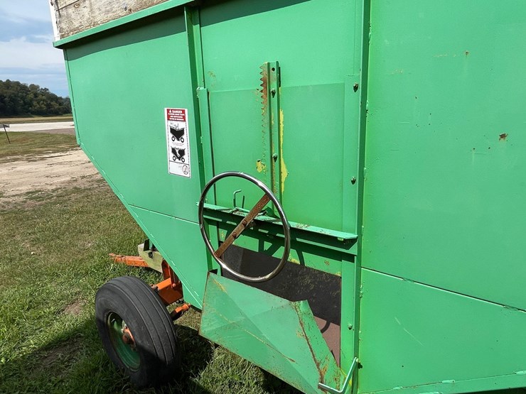 #1017-•-gravity-box-on-minnesota-running-gear-image-10