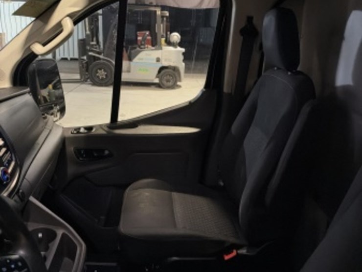 2021-ford-transit-image-26