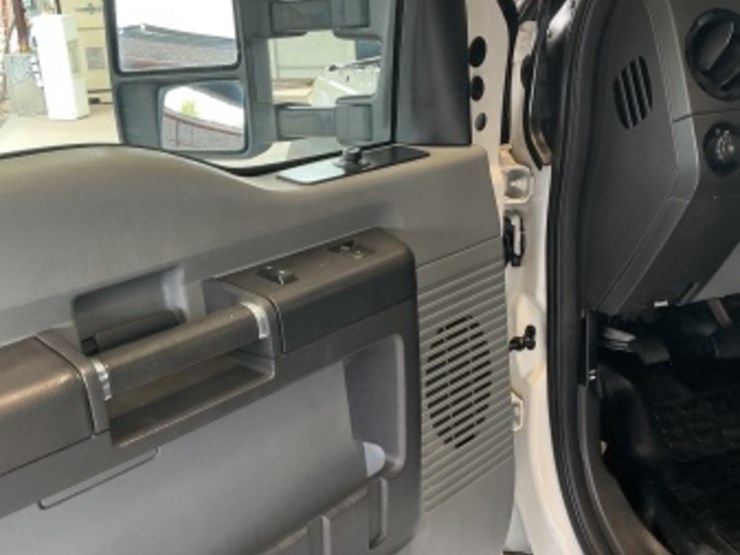 2012-ford-f550-image-23