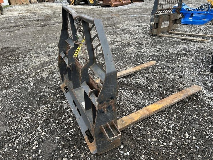 bobcat-48"-hd-skid-steer-pallet-forks-image-4