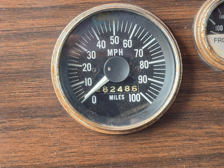 1984-peterbilt-359-image-15