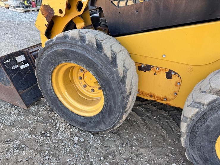2020-caterpillar-242d3-image-17