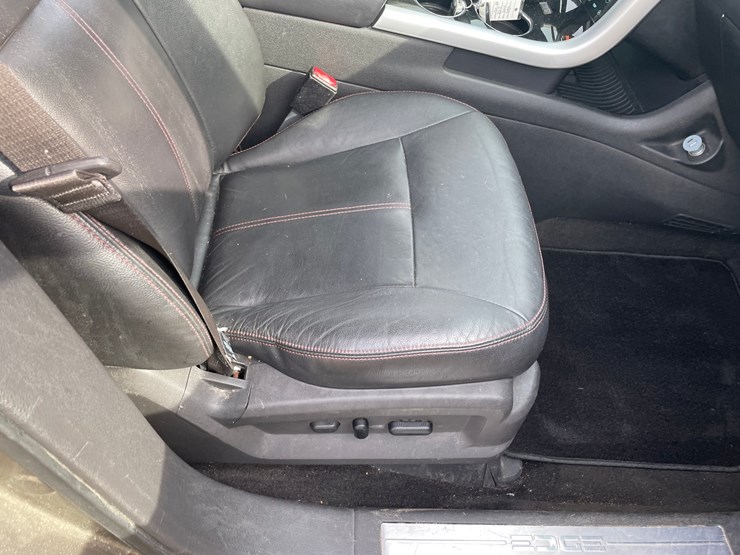 2012-ford-edge-image-37