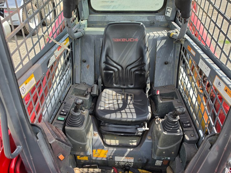 #2099-•-takenchi-tl-8r2-track-skid-steer-image-10