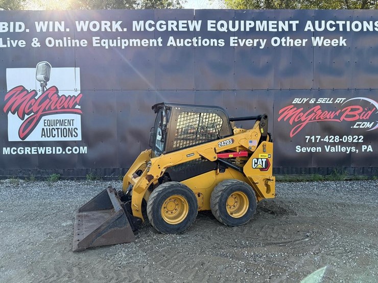 2020-caterpillar-242d3-image-1