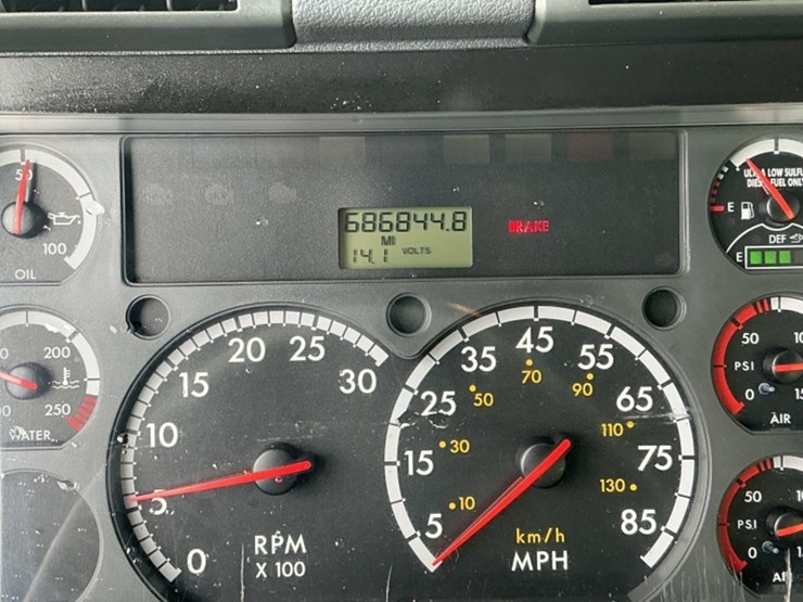 2016-freightliner-cascadia-113-image-19