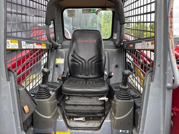 2021-takeuchi-tl8-image-12