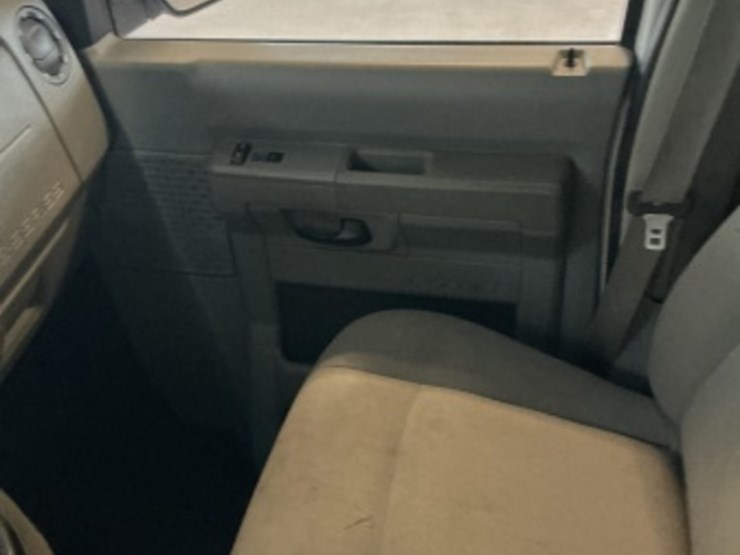 2009-ford-cargo-image-21