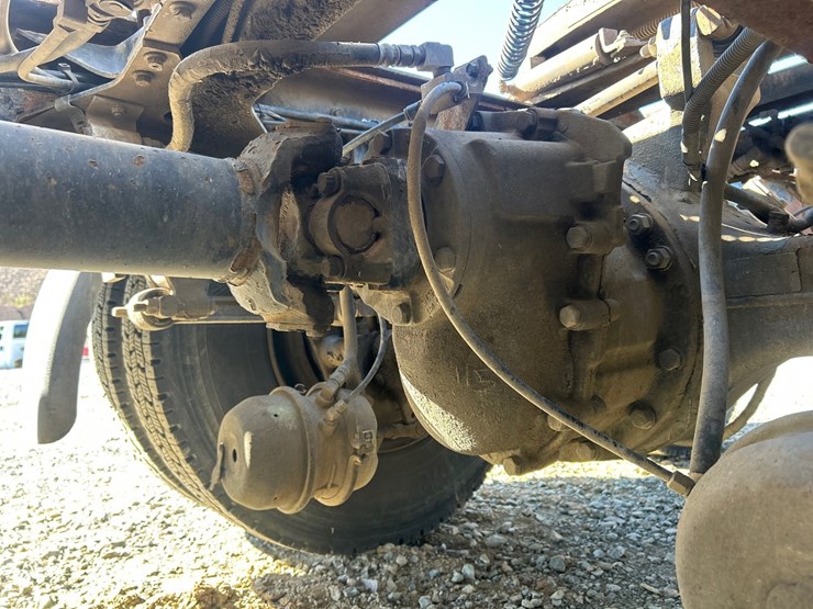 2004-mack-ch613-image-34