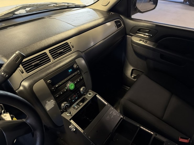 2014-chevrolet-tahoe-image-21