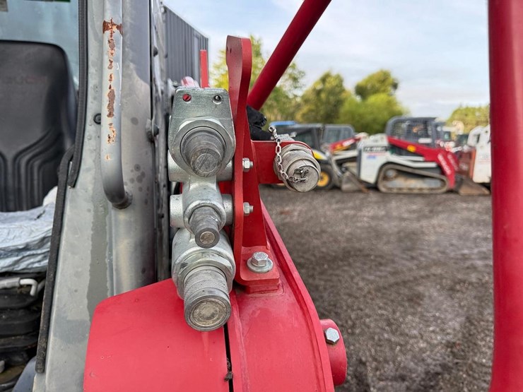 2020-takeuchi-tl8-image-11