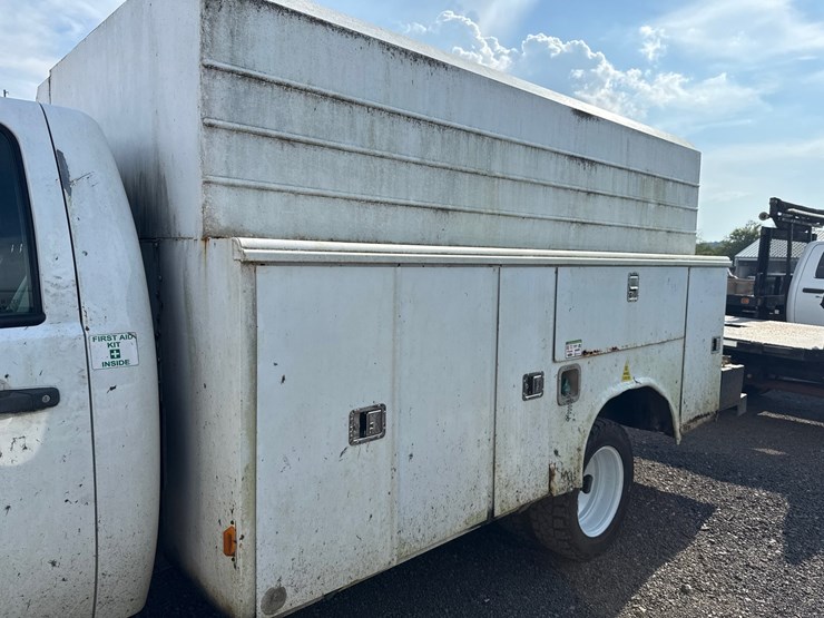 2008-chevrolet-3500-image-14