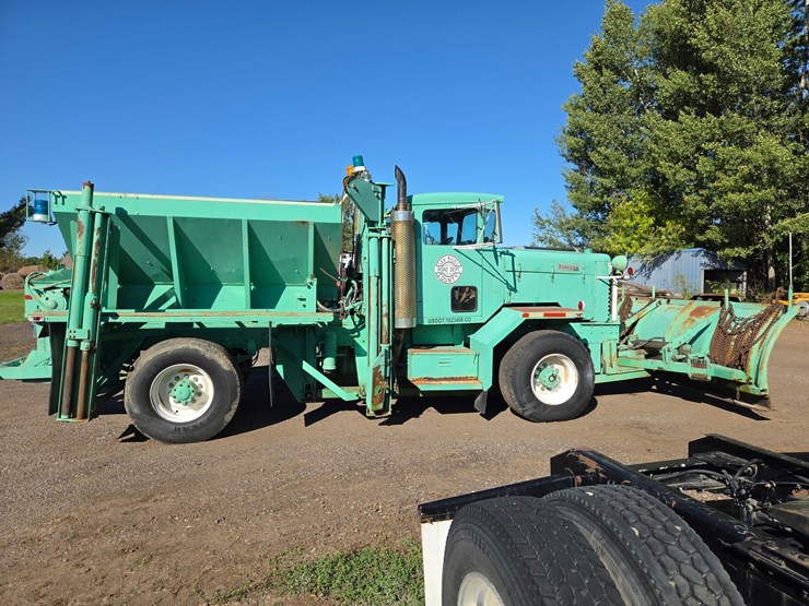 #3410-•-1974-oshkosh-p2025-1e1-plow-truck-image-6