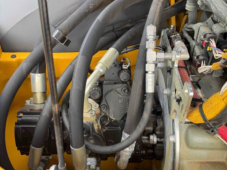 2021-deere-344l-image-19