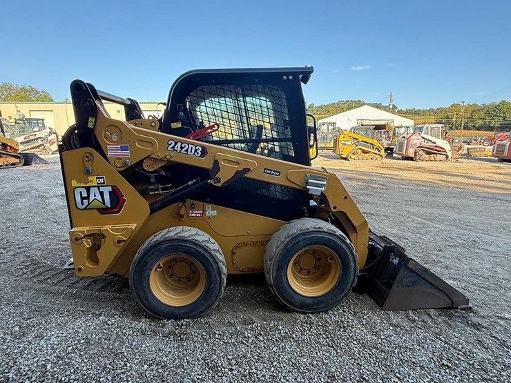 2020-caterpillar-242d3-image-5