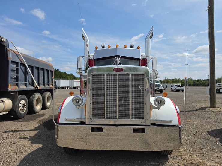 1984-peterbilt-359-image-2