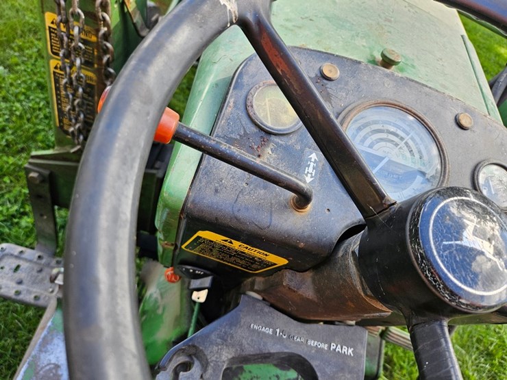 john-deere-2440-image-30
