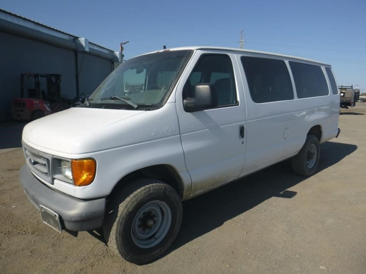 2007-ford-econoline-350-image-1