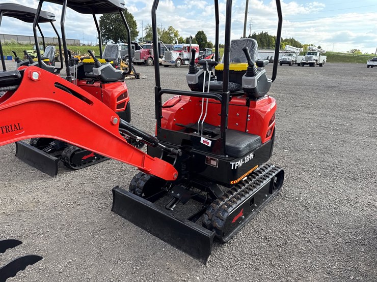 #1070-•-2026-tpm-18hh-mini-excavator-image-9
