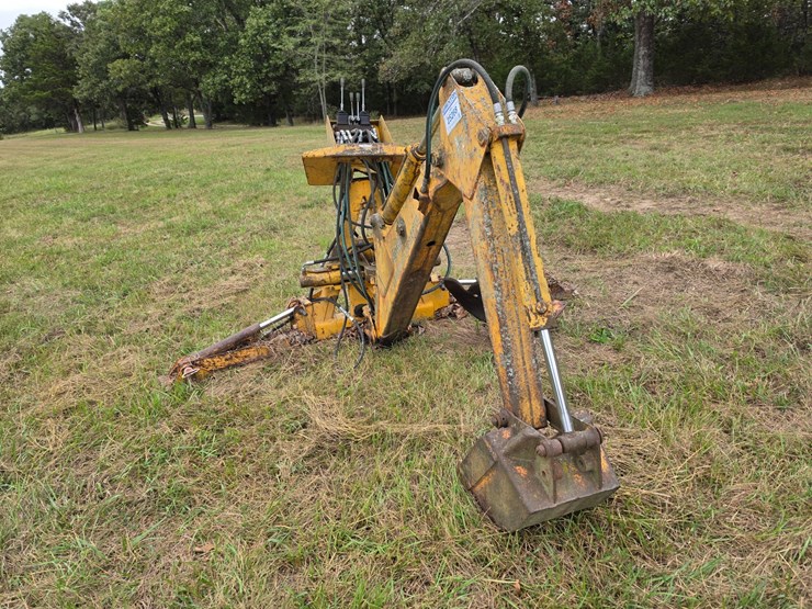 #25268-•-international-3082-series-a-back-hoe-attachment-image-10