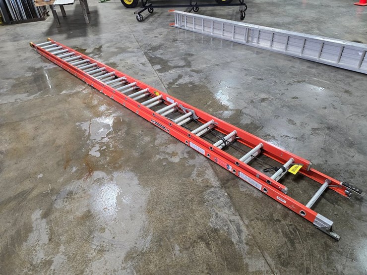 #9730-•-louisville-40'-extension-ladder-image-1