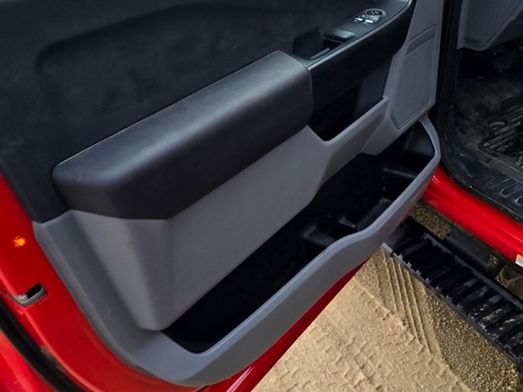 2025-ford-f550-xl-image-24