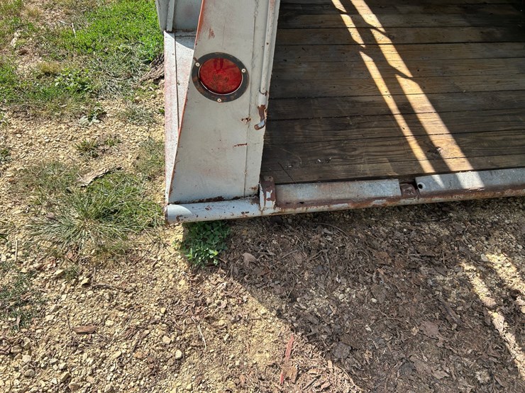 #1151-•-1990-gooseneck-stock-trailer-(wi-title-in-delay)-(mondovi,-wi)-image-11