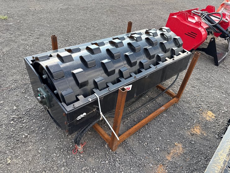 #1054-•-60"-skid-steer-sheeps-foot-roller-image-1