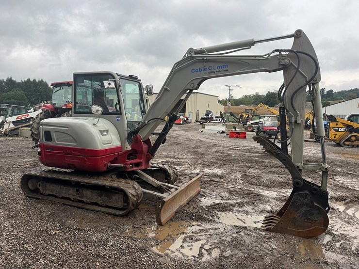 2016-takeuchi-tb260-image-7